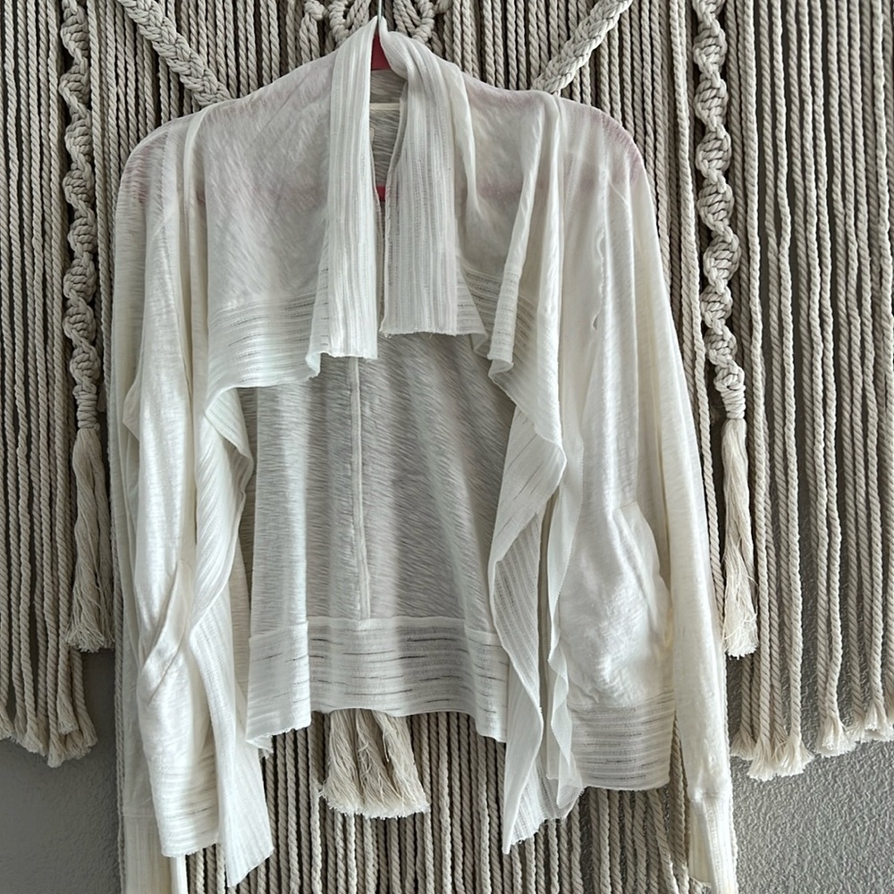 Anthropologie SZ MED Cotton Wrap/Shoulder-Wrap in White—just adorable! ❤️